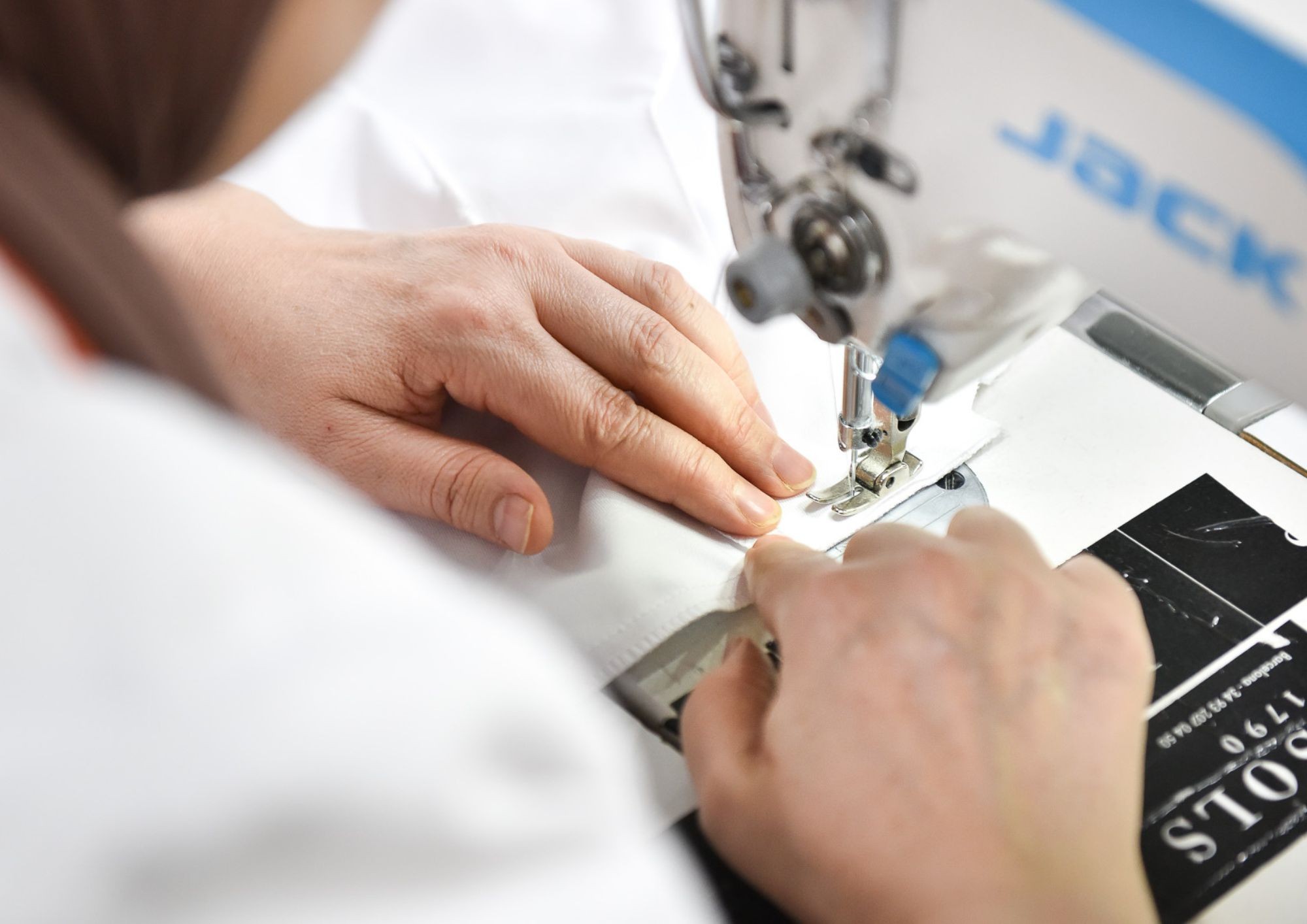 RETOQUES Y ADAPTACIONES DE ARTÍCULOS DE TEXTIL Y PIEL